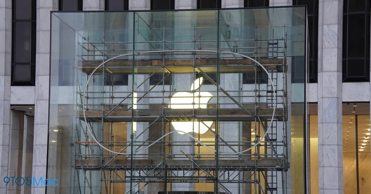 Apple is putting a giant Vision Pro on top of the cube for launch [Gallery]