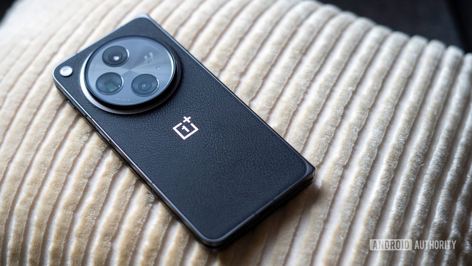 OnePlus Open gets its first stable Oxygen OS 14 build with Android 14