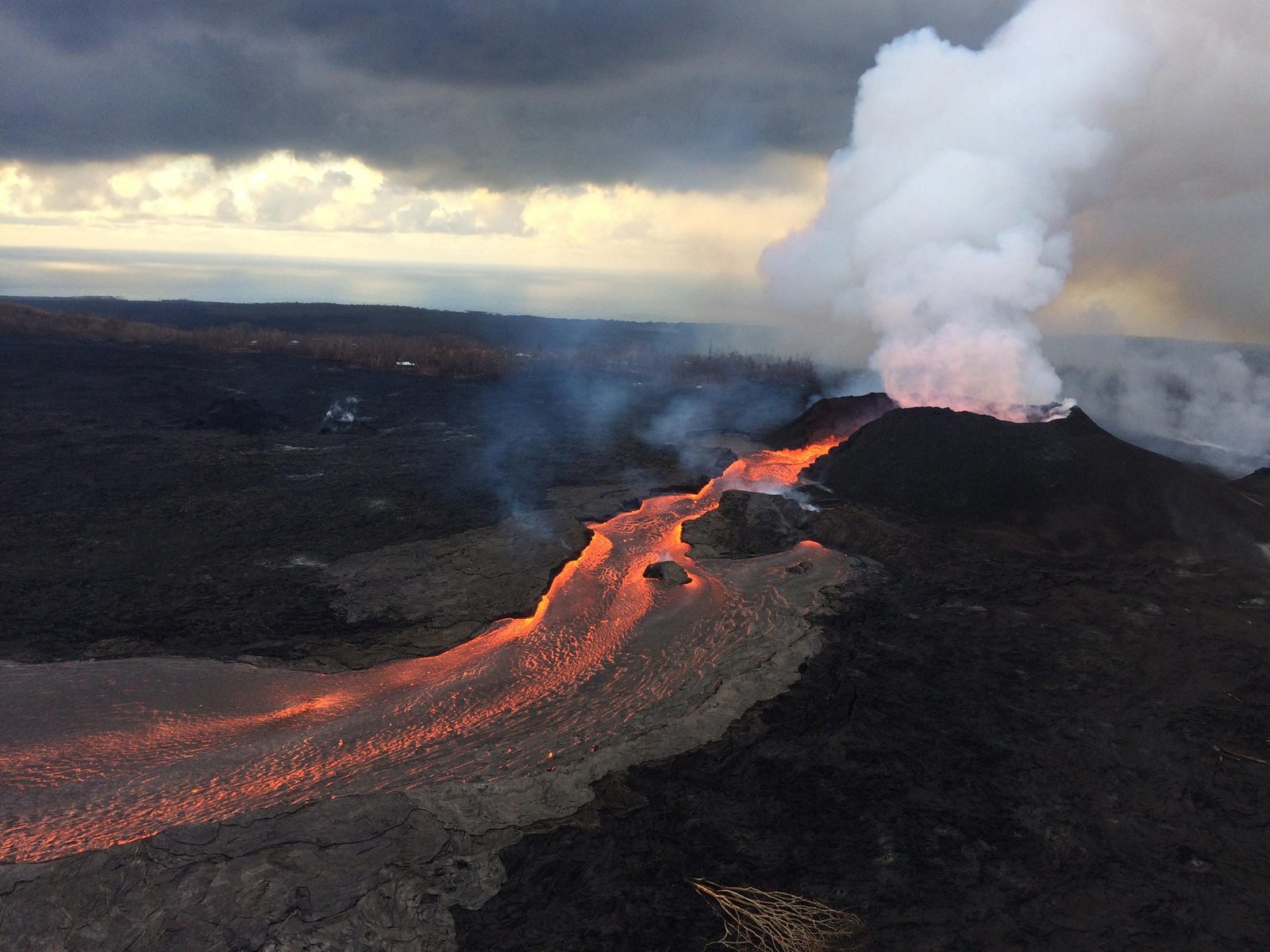 Earth Scientists Uncover an Explosive New Type of Volcanic Eruption at Kīlauea