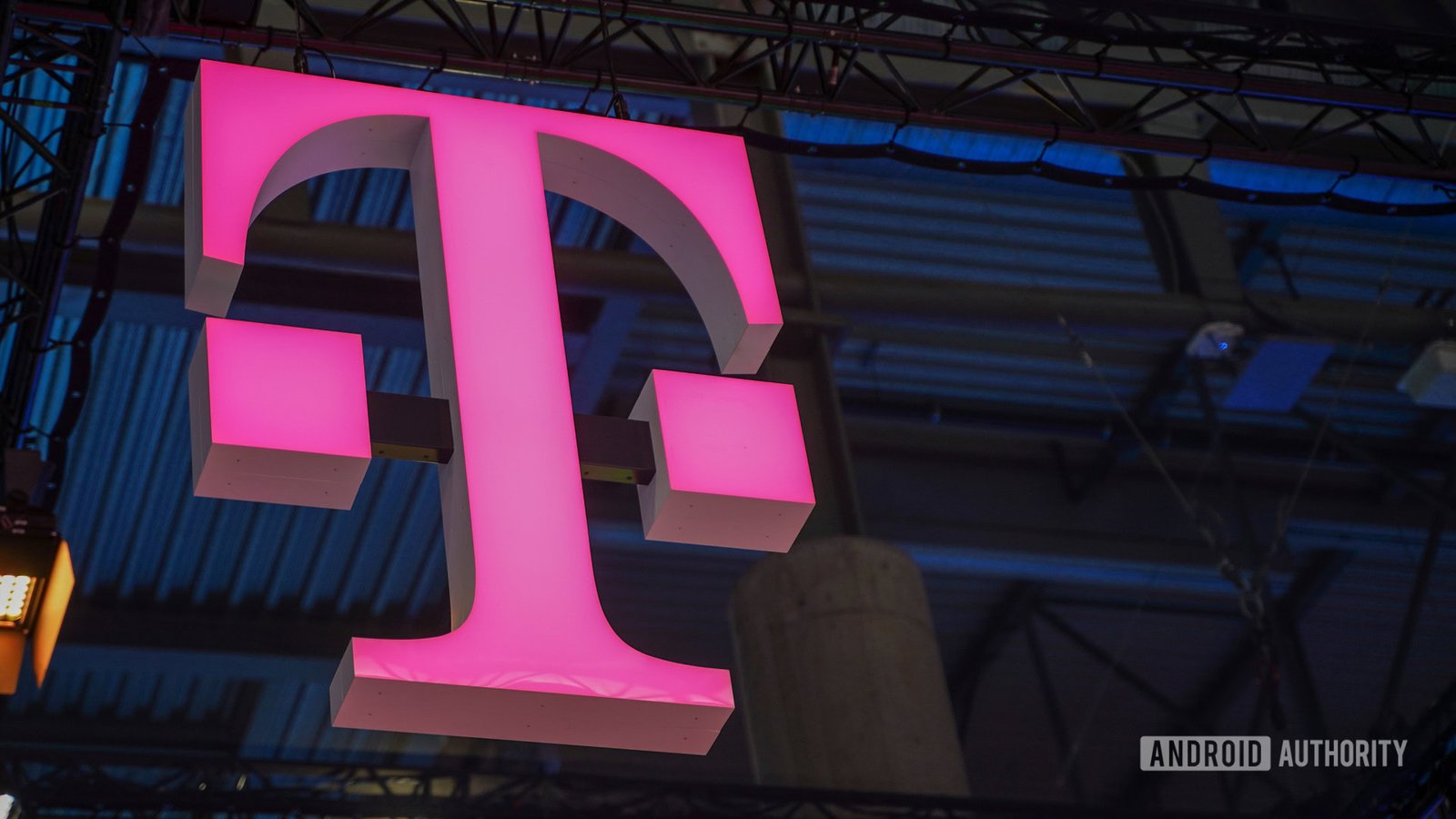 T-Mobile spends $4.4 billion to acquire most of US Cellular