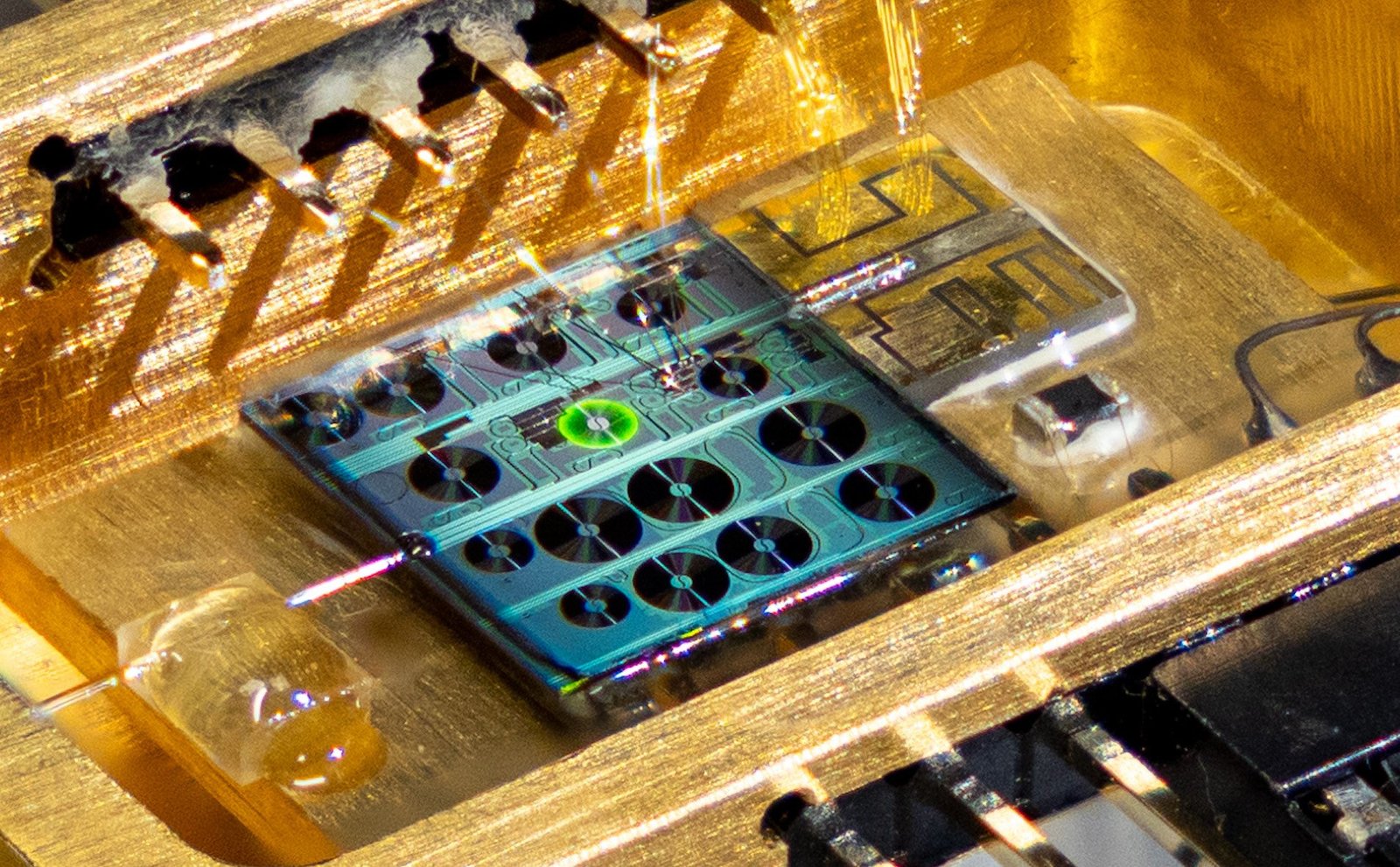 Scientists Develop Groundbreaking Miniature Fiber Laser