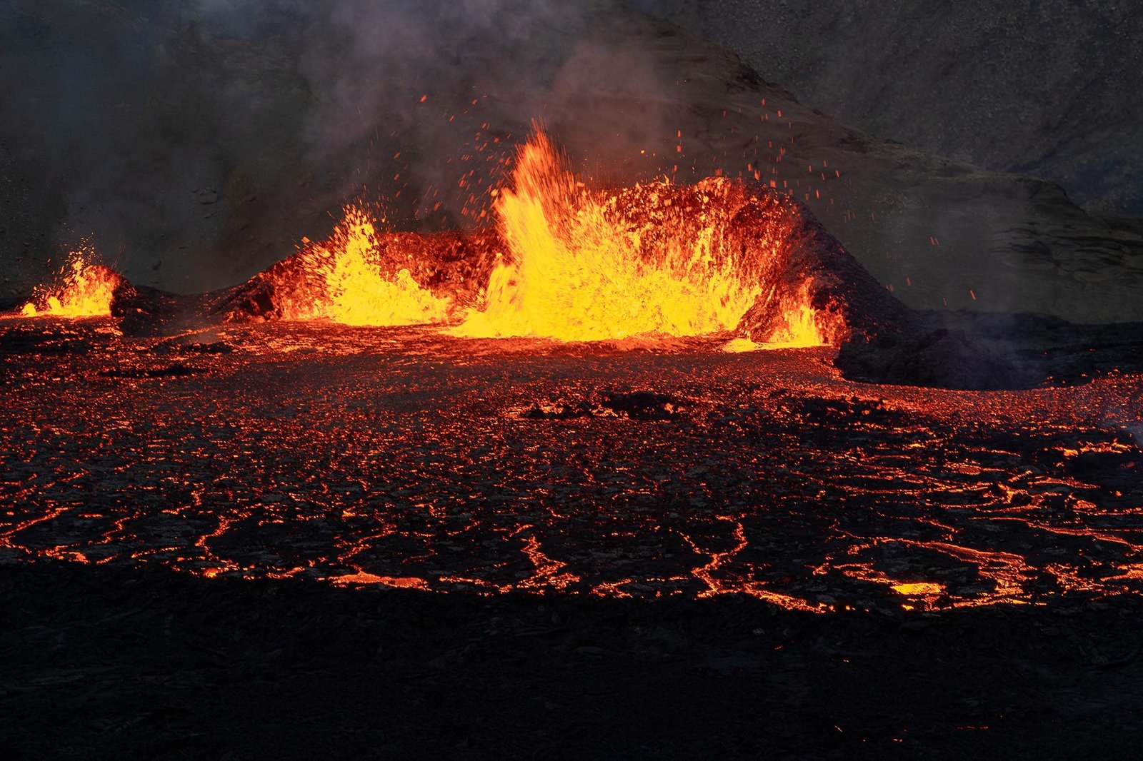 Volcanic Fissure Reawakens on Iceland’s Reykjanes Peninsula