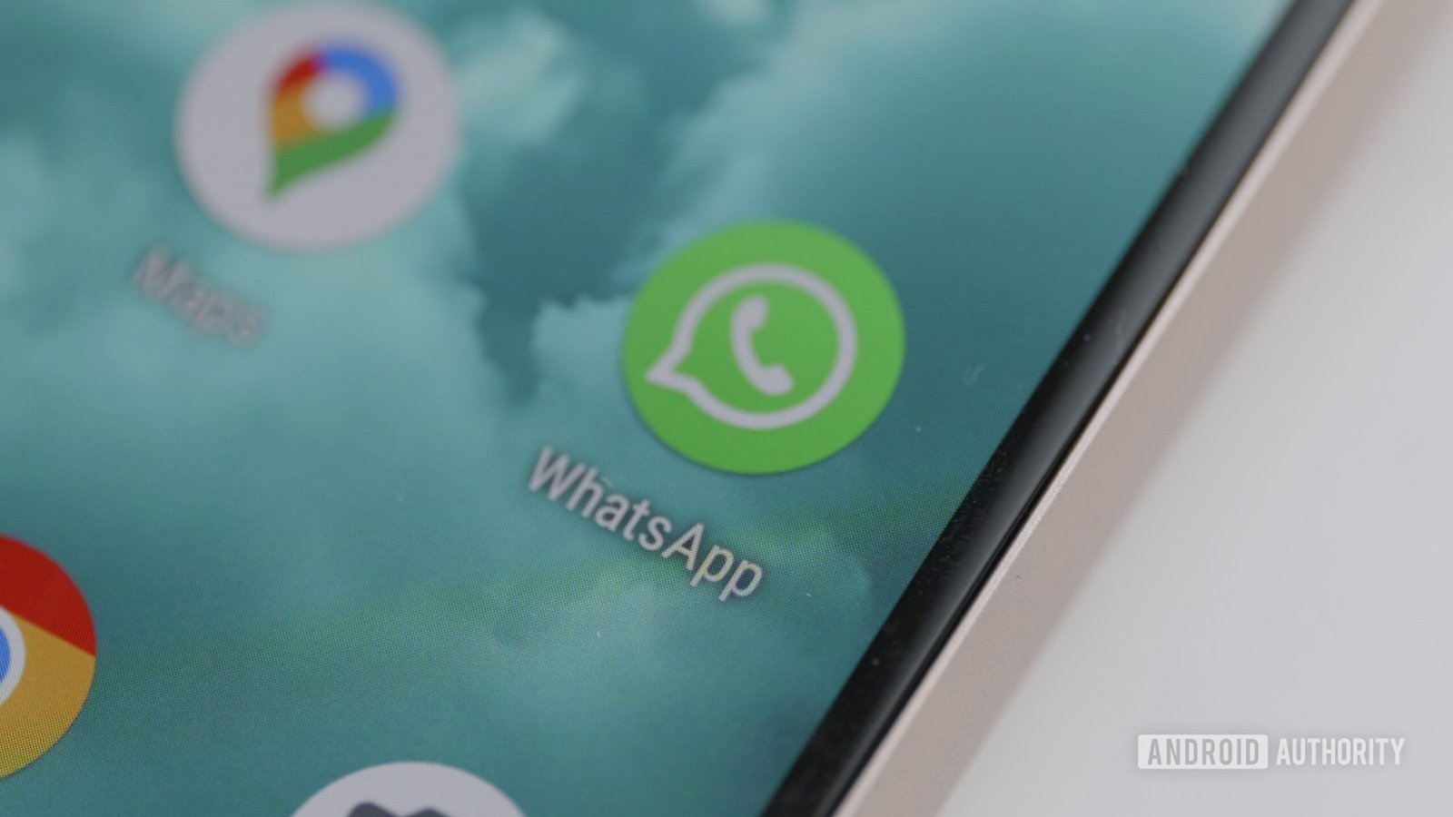 Android-iOS file transfers could be made easy by…WhatsApp?