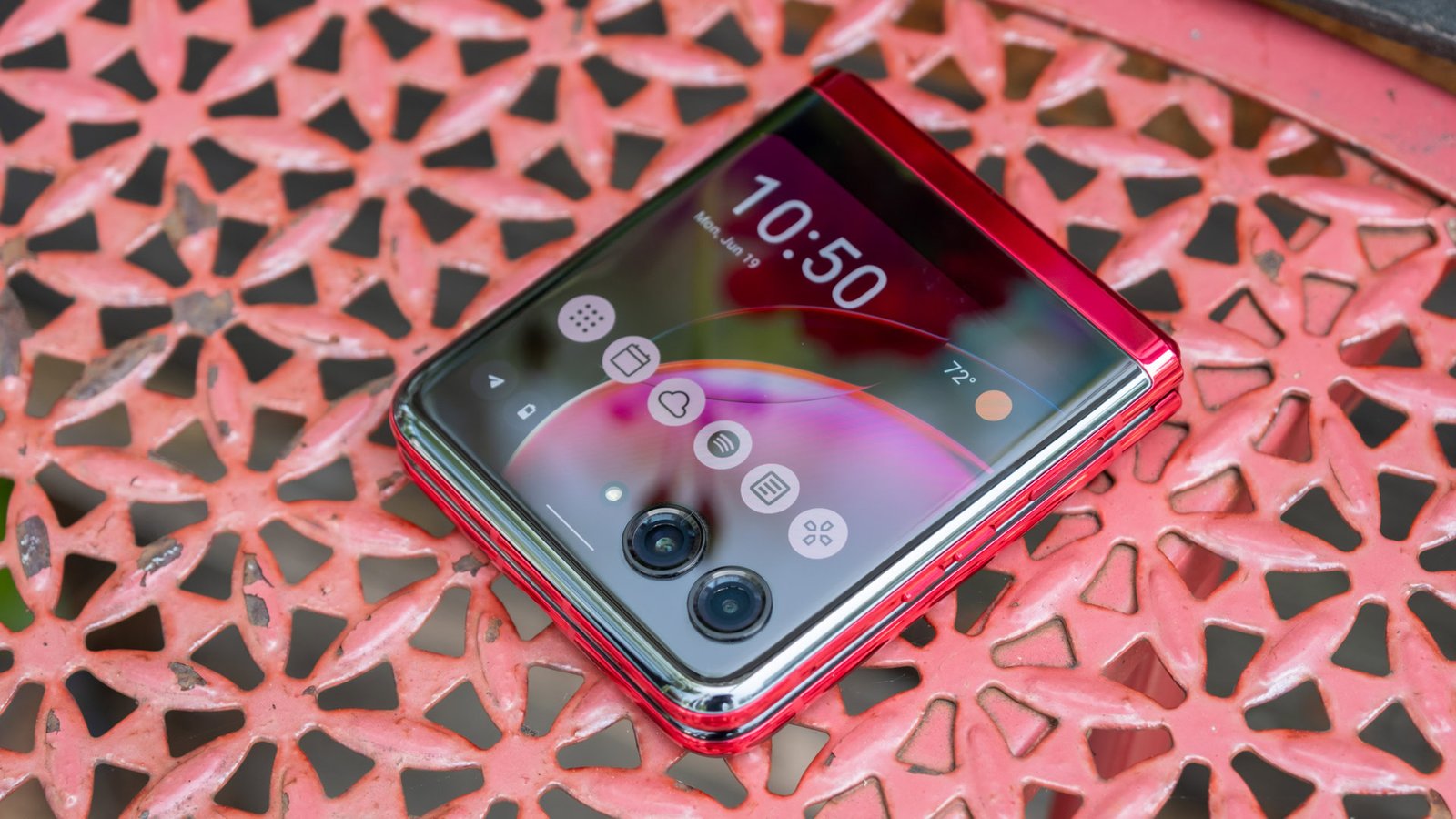 This is the lowest price we’ve seen the Motorola Razr Plus 2023 hit