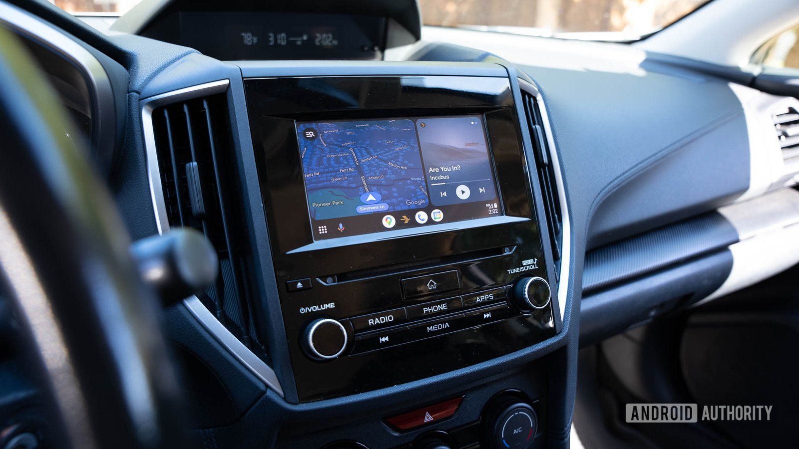 Android Auto says upgrade now as older phones lose support