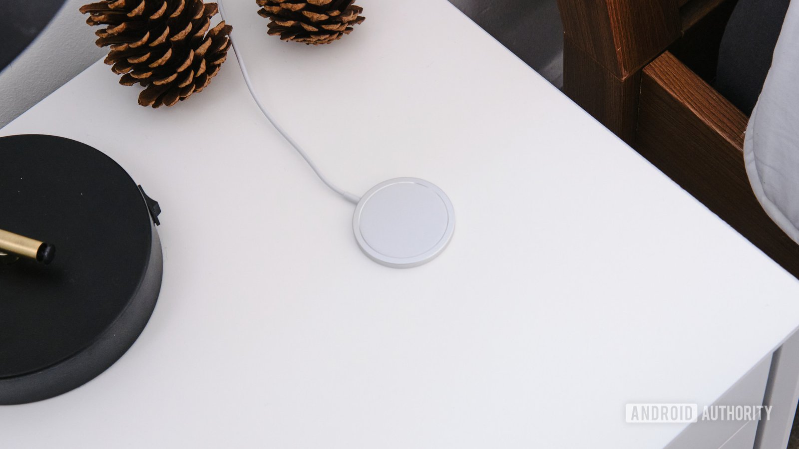 Sale: Samsung and Apple wireless chargers under $20!